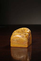 A CARVED TIANHUANGSTONE 'DRAGON AND PHOENIX' SEAL