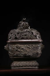 A CARVED BRONZE 'DRAGON' BURNER AND COVER.MARK OF