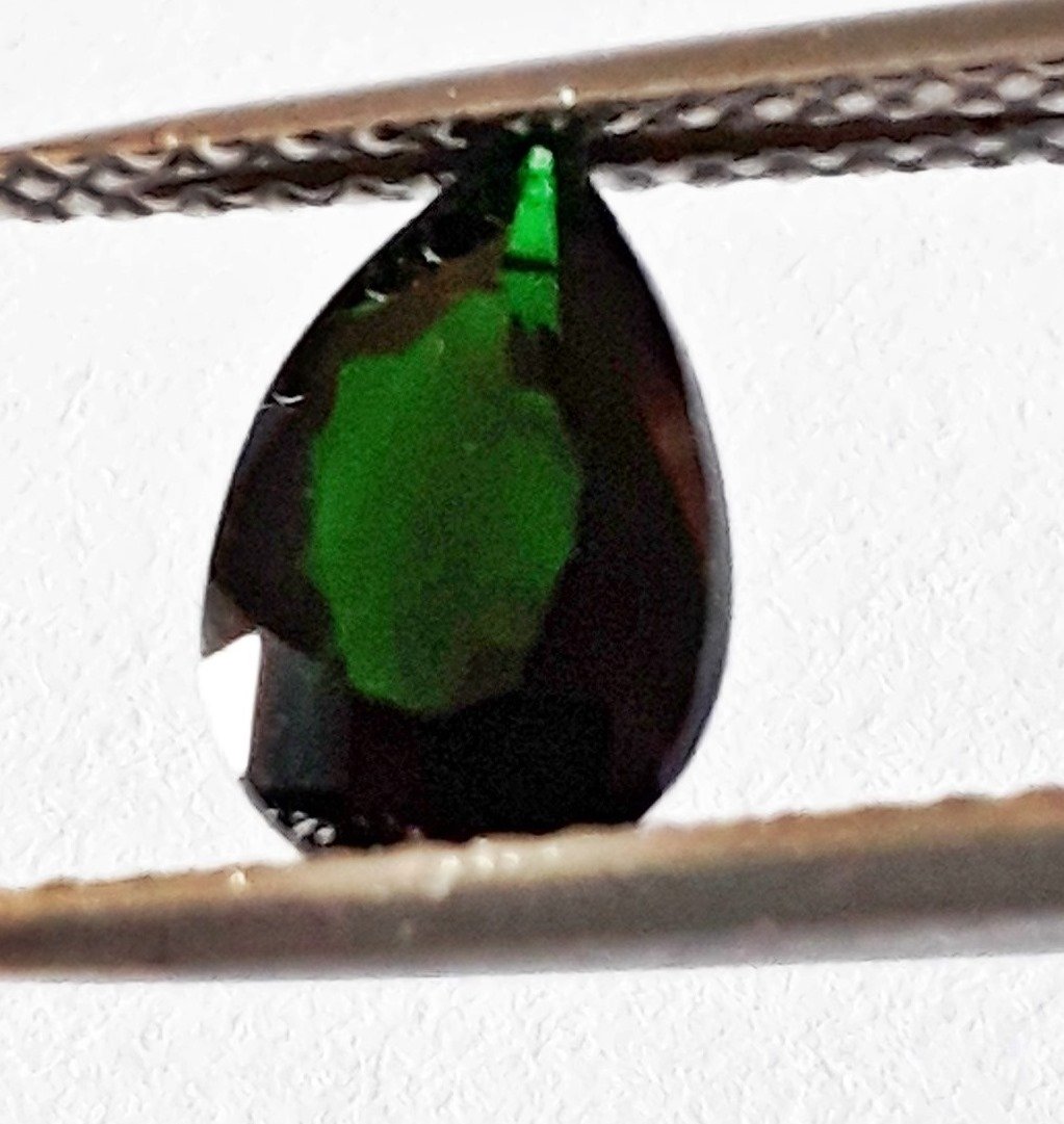 Natural Tsavorite Green Garnet - 1.07 ct. (1 of 4)