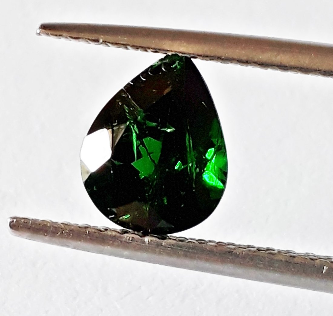 Natural Tsavorite Green Garnet - 1.32 ct. (1 of 4)
