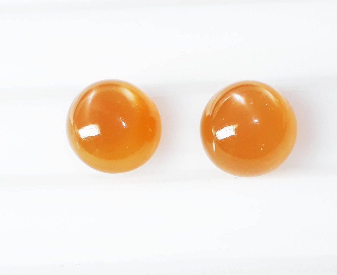 Natural Cabochon Moonstone - 2 Pieces - 6.11 ct.: Natural Cabochon Moonstone - 2 Pieces - 6.11 ct. , Color - Orange , Cabochon Cut Design with smooth surface , Origin - Africa , Good Quality With Luster.