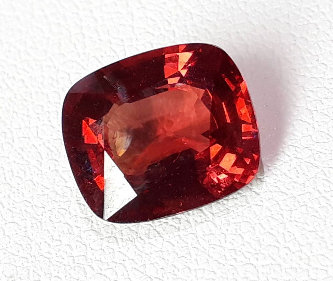 Natural Spinel - 3.32 ct. with AIGS Certificate (1 of 5)