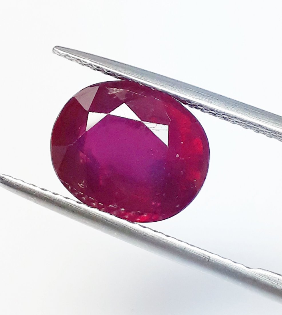 Natural Mozambique Ruby Oval - 5.83 ct. (1 of 4)