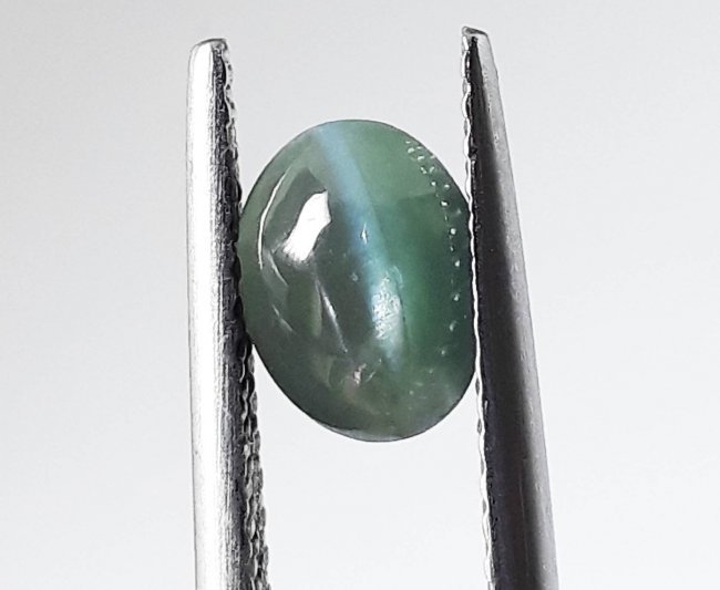 Natural Alexandrite Cat's Eye - 1.11 ct.: Natural Alexandrite Cat's Eye - 1.11 ct. , Color - Green , Shape - Cabochon Oval Cut, Dimension - 7.1 x 5.5 x 3.1 (mm) , Origin - Africa, Minimum Color Change, Good Quality With Luster.