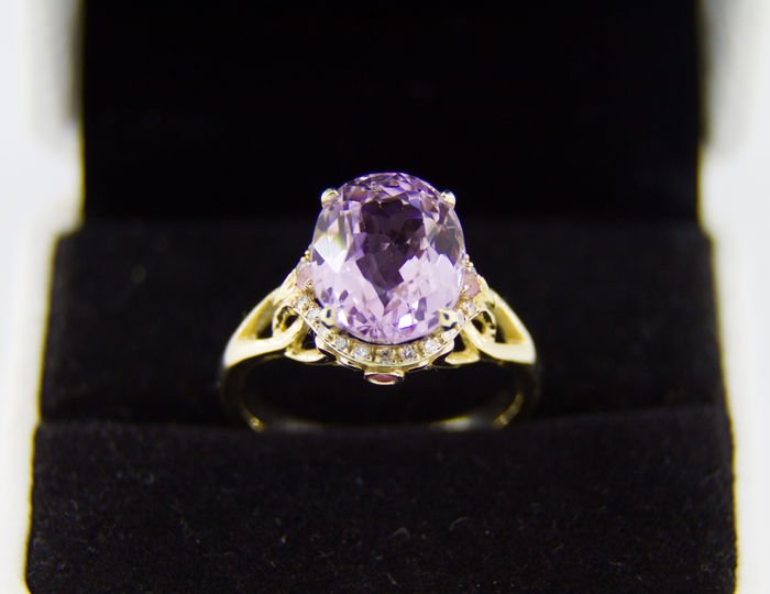 13 ct natural kunzite ring with diamonds and sapphires: Big 13 ct natural intence pink kunzite ring with diamonds and sapphires Marked 14kt yellow gold Weight: 5.5 gr Ring size: 18.5 (8.5 USA). Dimensions of the ring head – 16.x12 mm Thickness of the rin