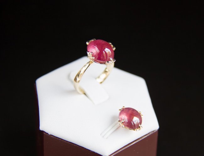 Gold ring and pendant set with natural ruby and diamond (1 of 6)