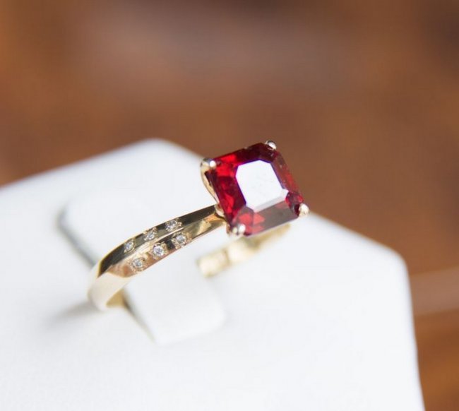 Gold ring with 3.86 ct natural ruby with diamonds (1 of 8)