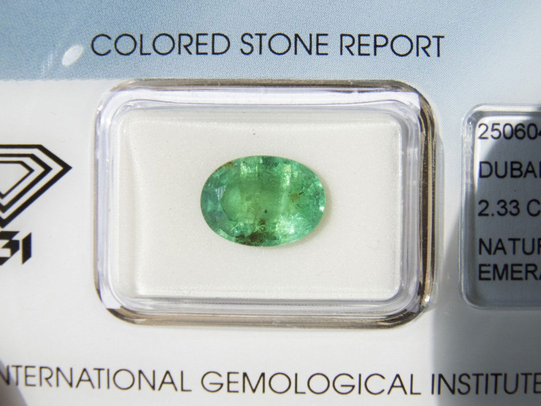 2.33 ct. emerald. IGI certified. (1 of 10)