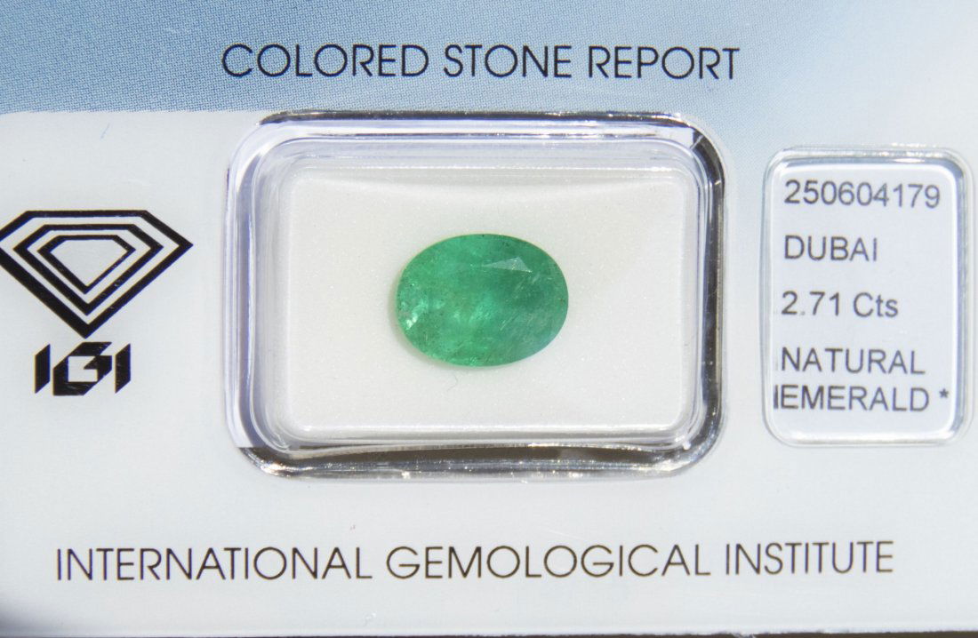 2.71 ct. emerald. IGI certified. (1 of 8)