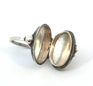 Sterling Silver Filigree Work Hinged Box Ring