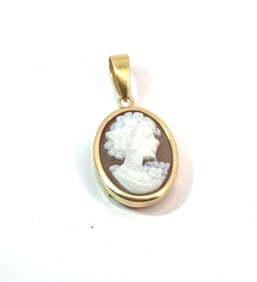 18K Yellow Gold & Cameo Pendant