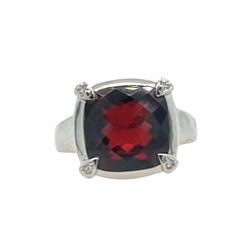 Garnet and diamond ring