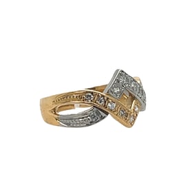 Two-tone diamond ring