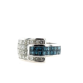 White and blue diamonds Ring