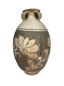 A Chinese Porcelain Hand Painted Vase