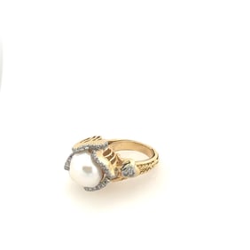 18K Yellow Gold Pearl & Diamonds Ring