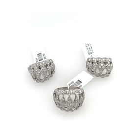 Ladies 18k White Gold & Diamond Ring & Earrings Set.