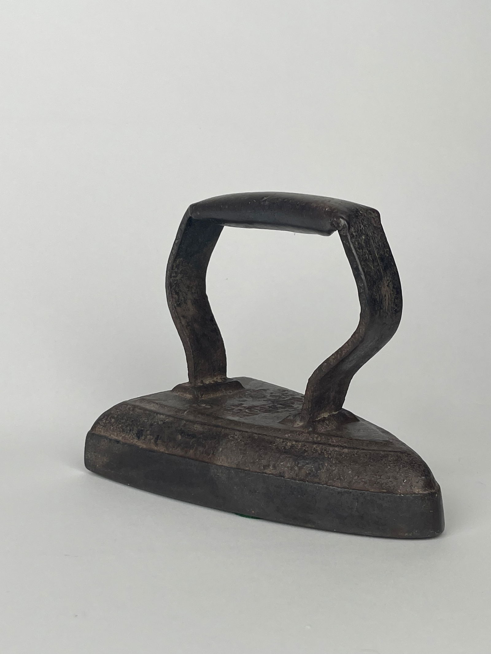 A Clothing Iron Made of Cast Iron Doorstop: A Clothing Iron Made of Cast Iron Doorstop. H:5” W:6-1/4”