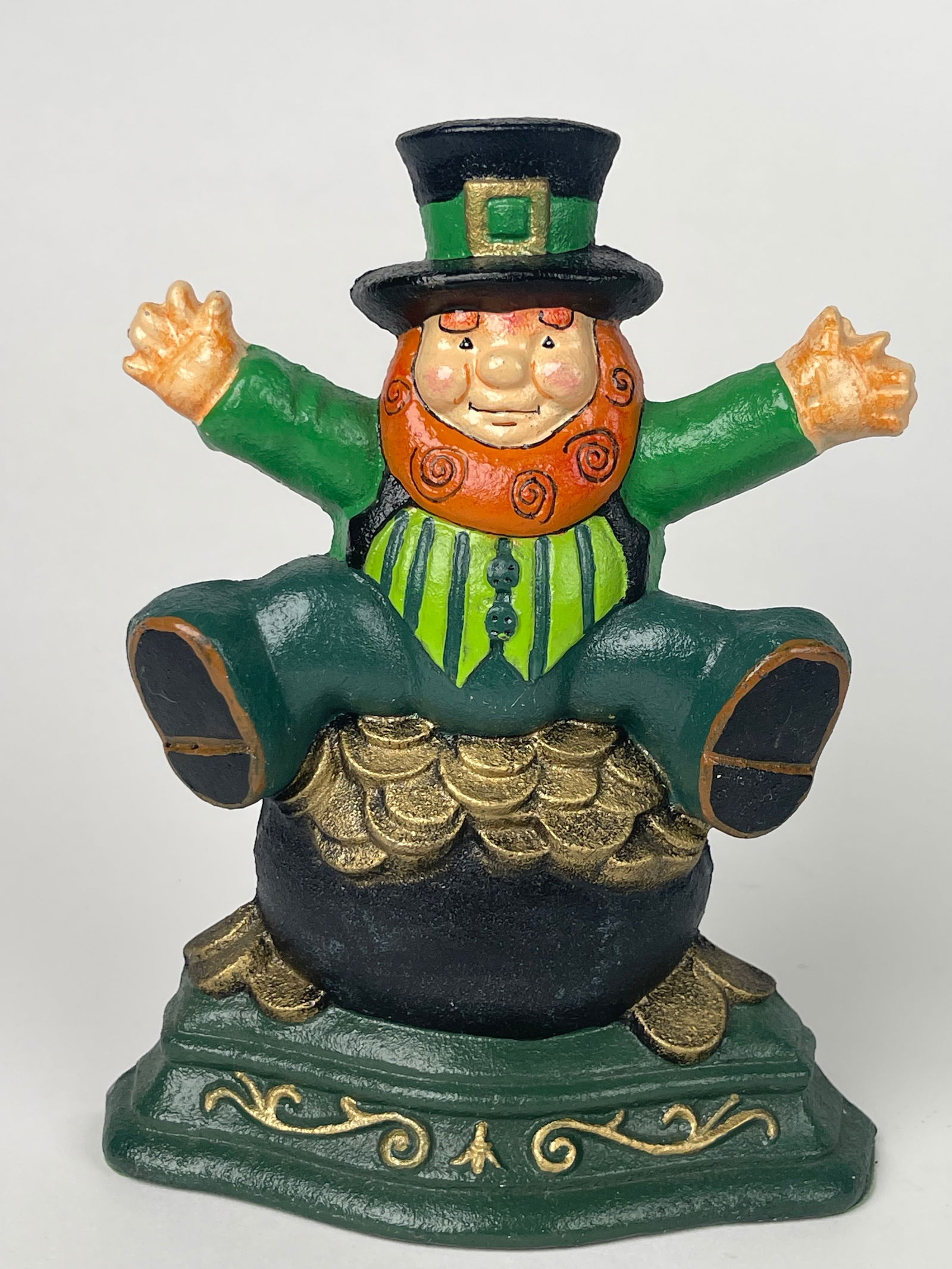 A St. Patrick’s Day Cast Iron Leprechaun Sitting on a Pot of Gold Doorstop (1 of 4)