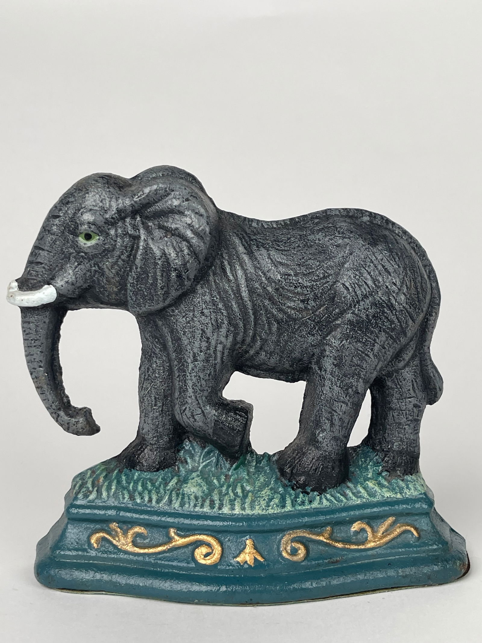 An Elephant Figure Doorstop Made of Cast Iron (1 of 4)
