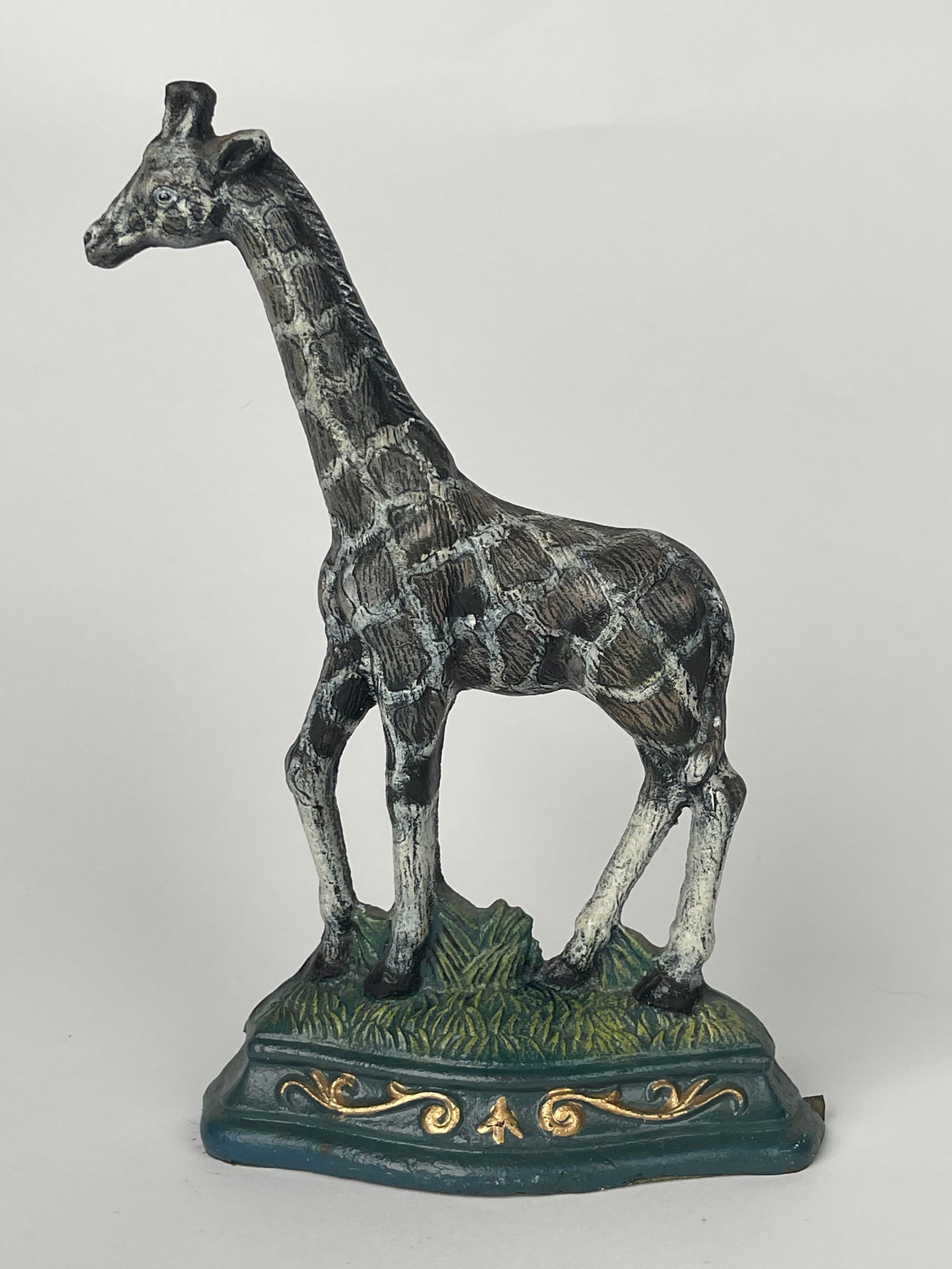 A Cast Iron Long Neck Grey Giraffe Doorstop: A Cast Iron Long Neck Grey Giraffe Doorstop. H: 10-1/2” W: 6-1/8”