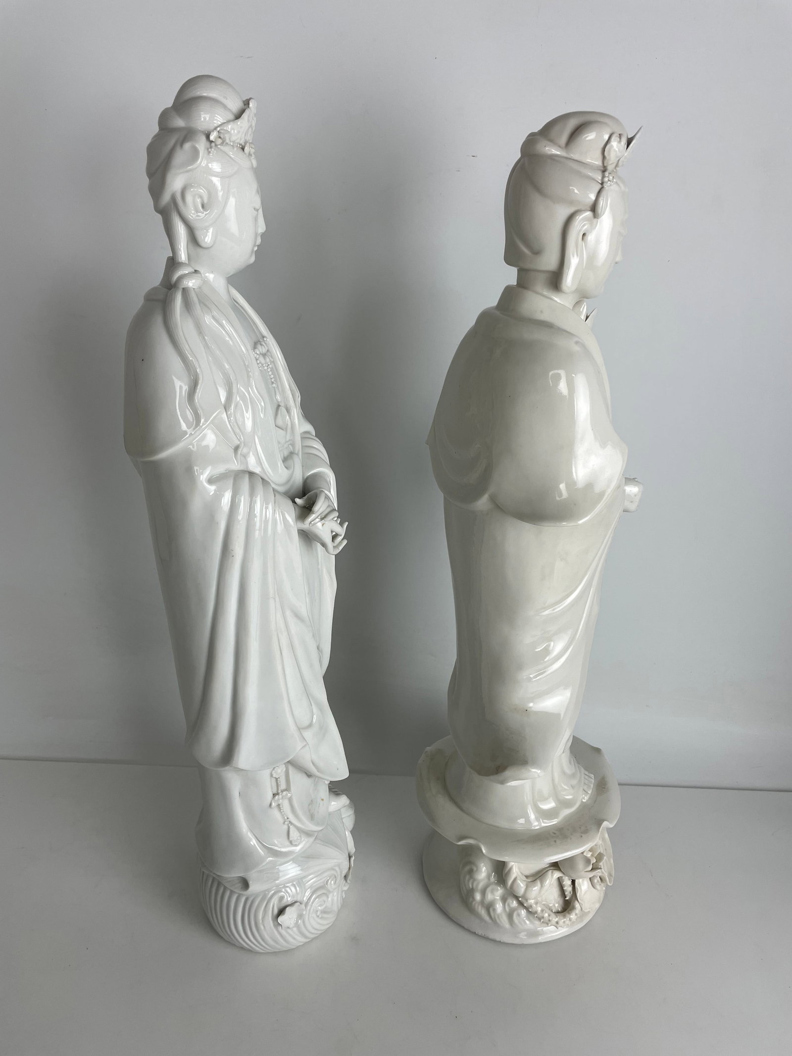 Lot Of Two Chinese Porcelain figure (1 of 9)