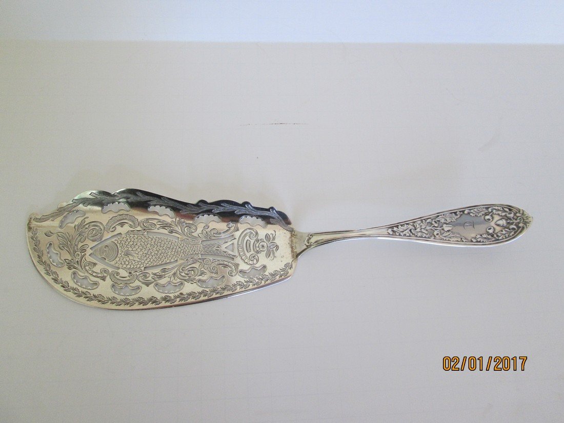 Sterling silver fish slice (1 of 2)