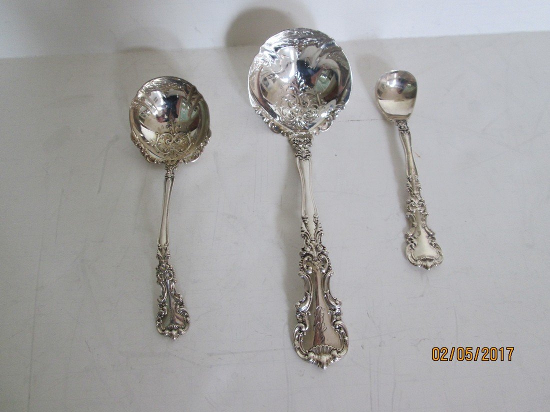 Avalon serving lot (1 of 1)