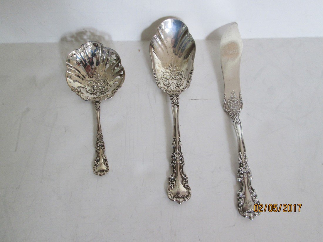 Avalon serving lot (1 of 1)