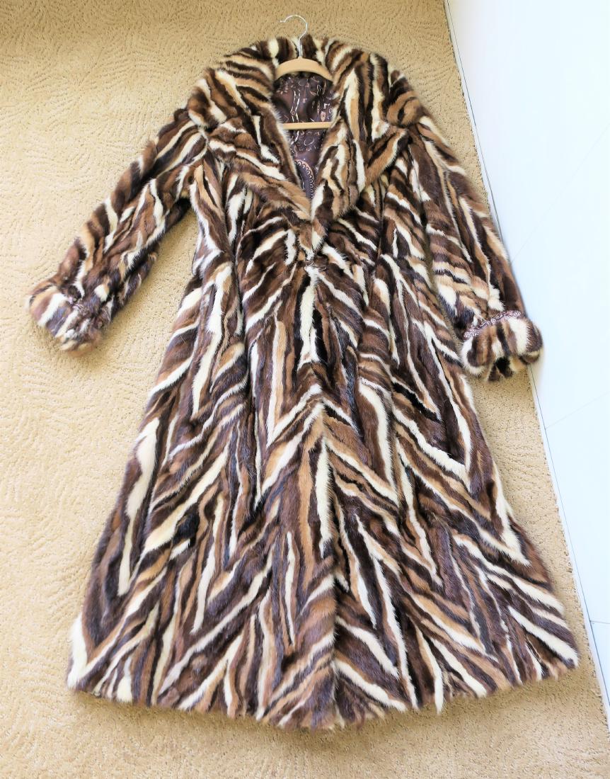 Fur Mink Chevron styling Coat: A Chevron styled Mink Fur Coat with paisley interior. Great piece. Measurements: 44 inches long, waist 35 inches. No buyers premium, ever.