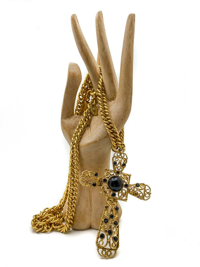 Chanel, Yosca. Necklace with cross pendant (1 of 4)