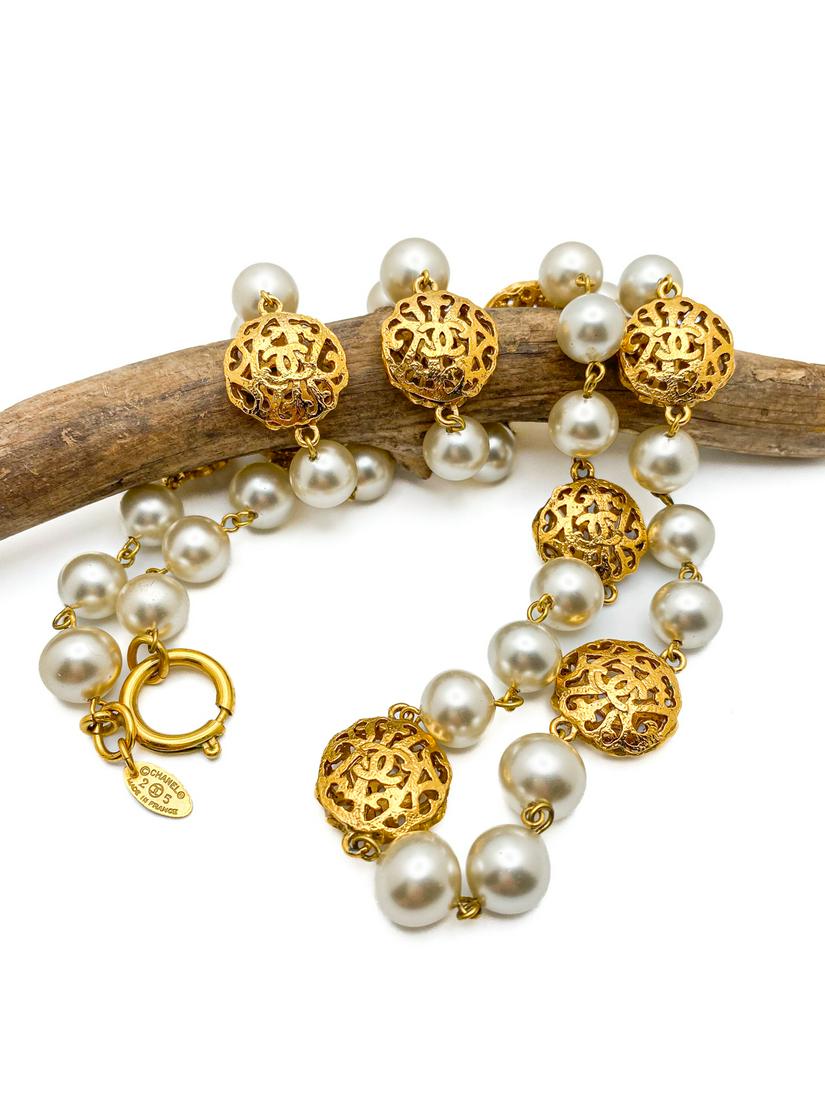 Chanel Faux Pearls Necklace. (1 of 2)