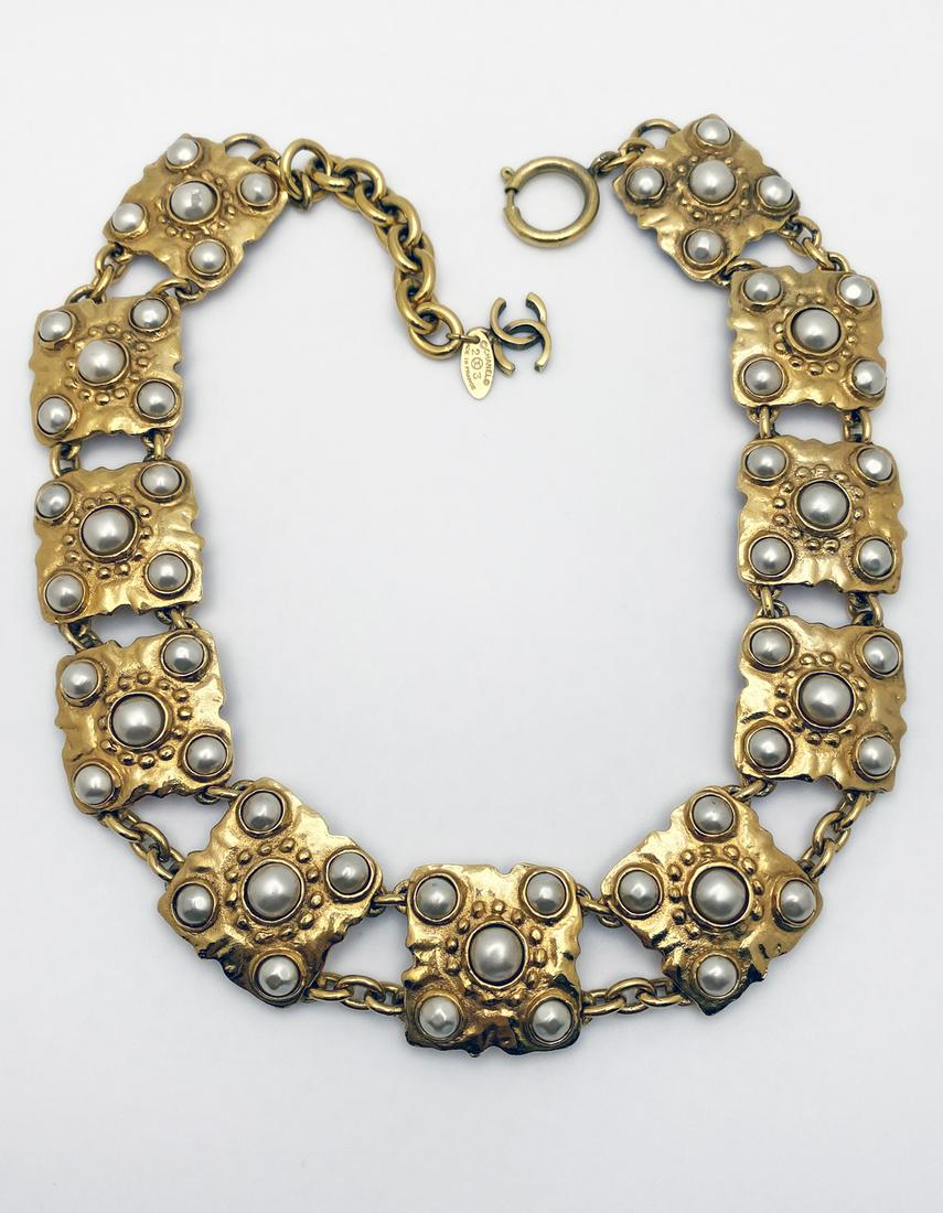 Chanel Vintage Necklace. (1 of 3)