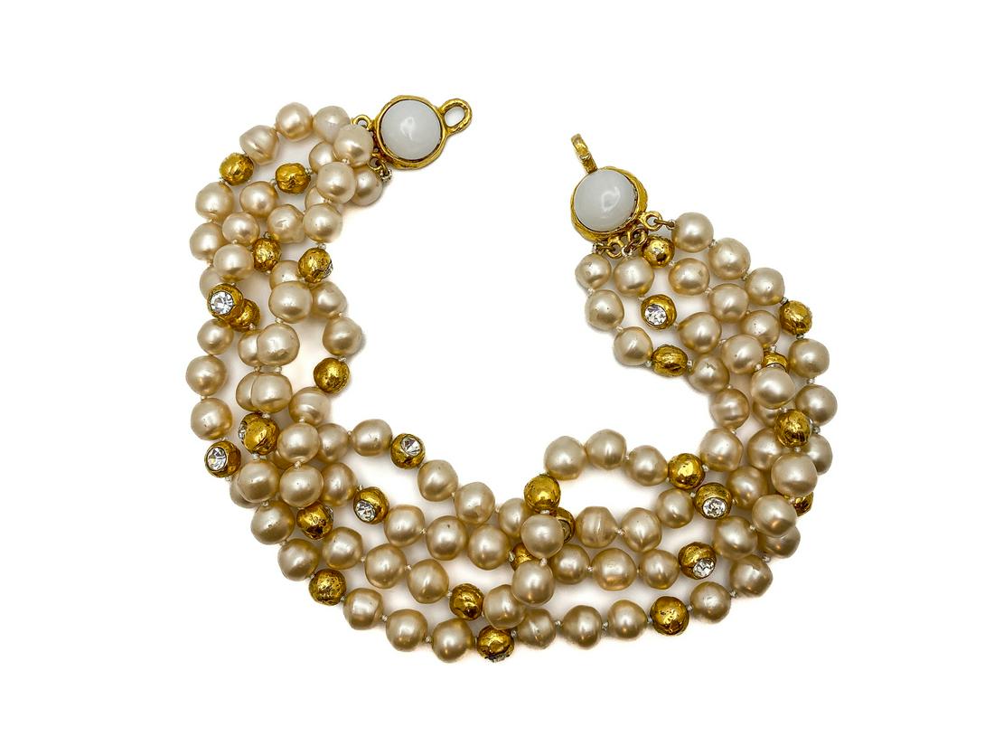 Chanel Baroque Pearls Necklace. (1 of 2)