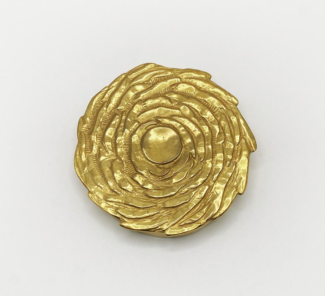 Line Vautrin powder case. (1 of 3)