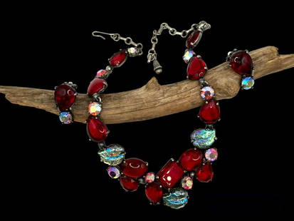 Elsa Schiaparelli demi-parure Necklace + earrings: Vintage collar necklace with a pattern of ruby cabochon, emerald-cut and faceted drops, alternated with iridescent leaves and aurora borealis stones. Silver tone fame and extended chain with sewing