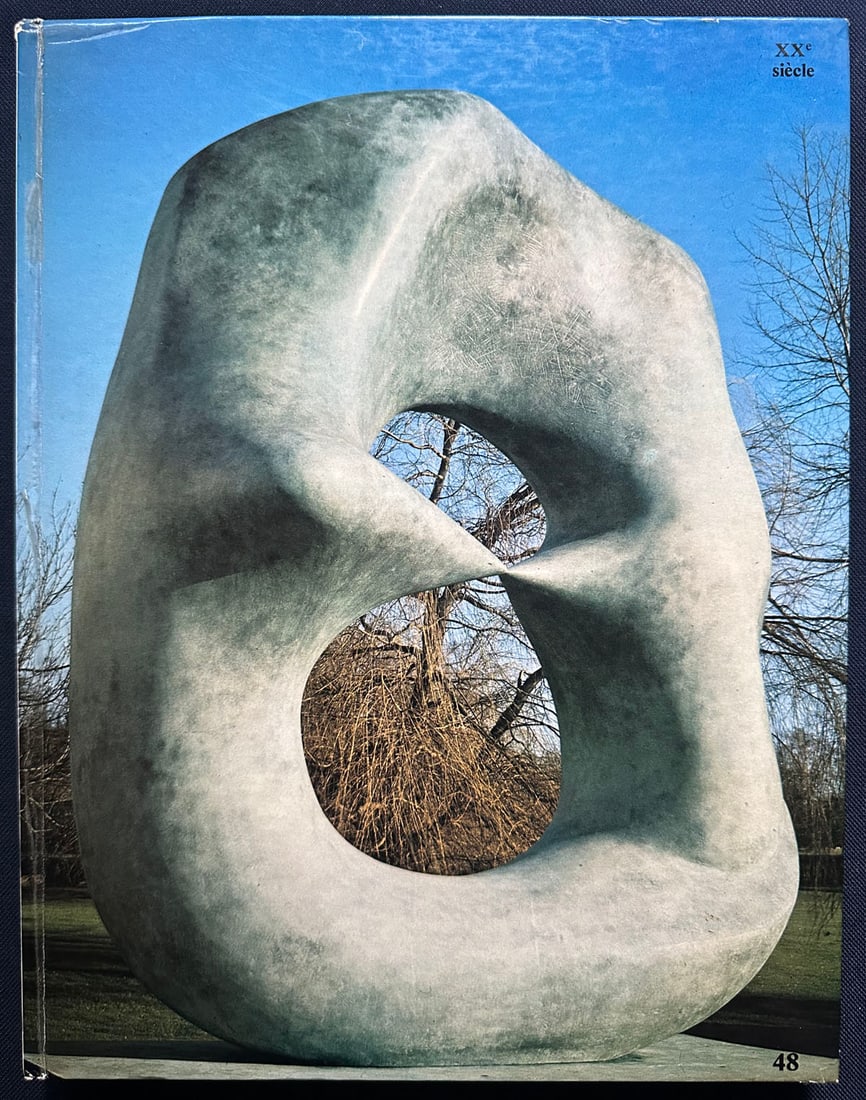 XXe Siecle 48, lithographs by da Silva and Wunderlich.: Edition XXe Siecle, Paris 1977. "Panorama Art Total II". With 2 original lithographs in color by Veira da Silva and Paul Wunderlich. Many essays and illustrations. Cover Henry Moore: Oval with points.