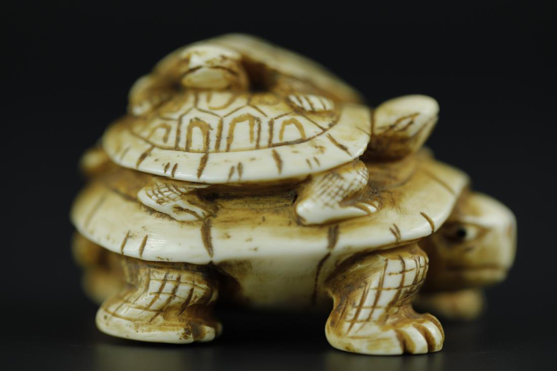Japanese Netsuke carving of 3 turtles depicting (1 of 9)