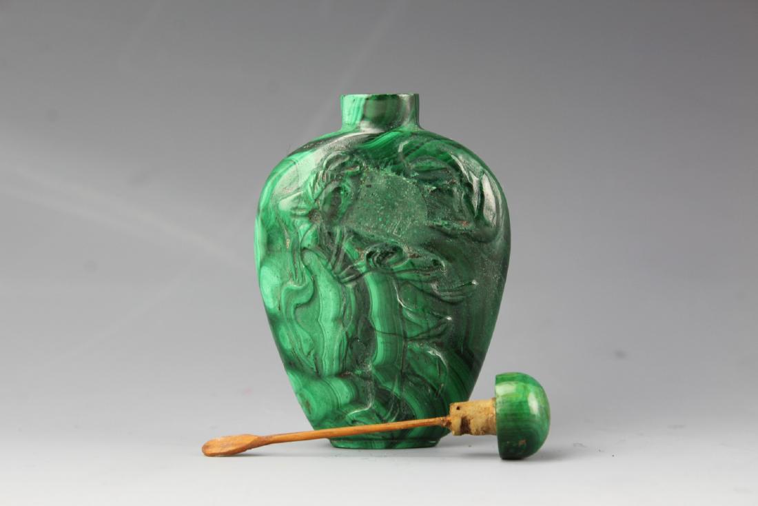 Chinese Malachite snuff bottle and stopper (1 of 8)