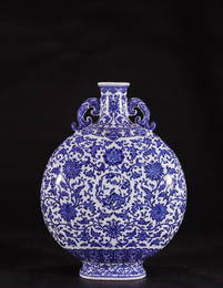 Important Blue and White Inter-Locking Lotus Moonflask