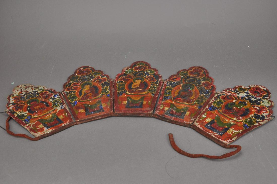A FIVE Buddha Crown Thangka Blue: The five Buddha crowns are Buddhism Tantric masters, presiding, and abbots. When they practiced the law, they wore a crown like the levy of Wu Zhiru. The Han dynasty Tantric Buddhism was called "Han M