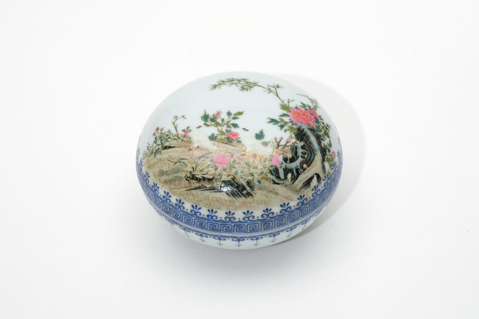 A Famille Rose Floral Ink Pad Box with Qianlong Mark (1 of 10)