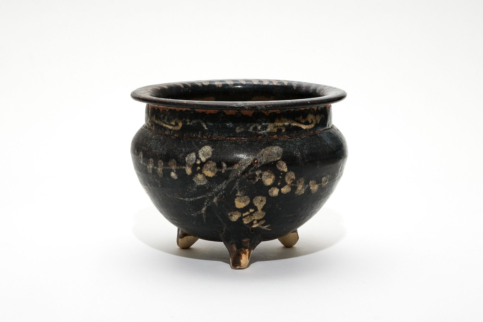 A Jizhou Ware Tripod Censer (1 of 10)