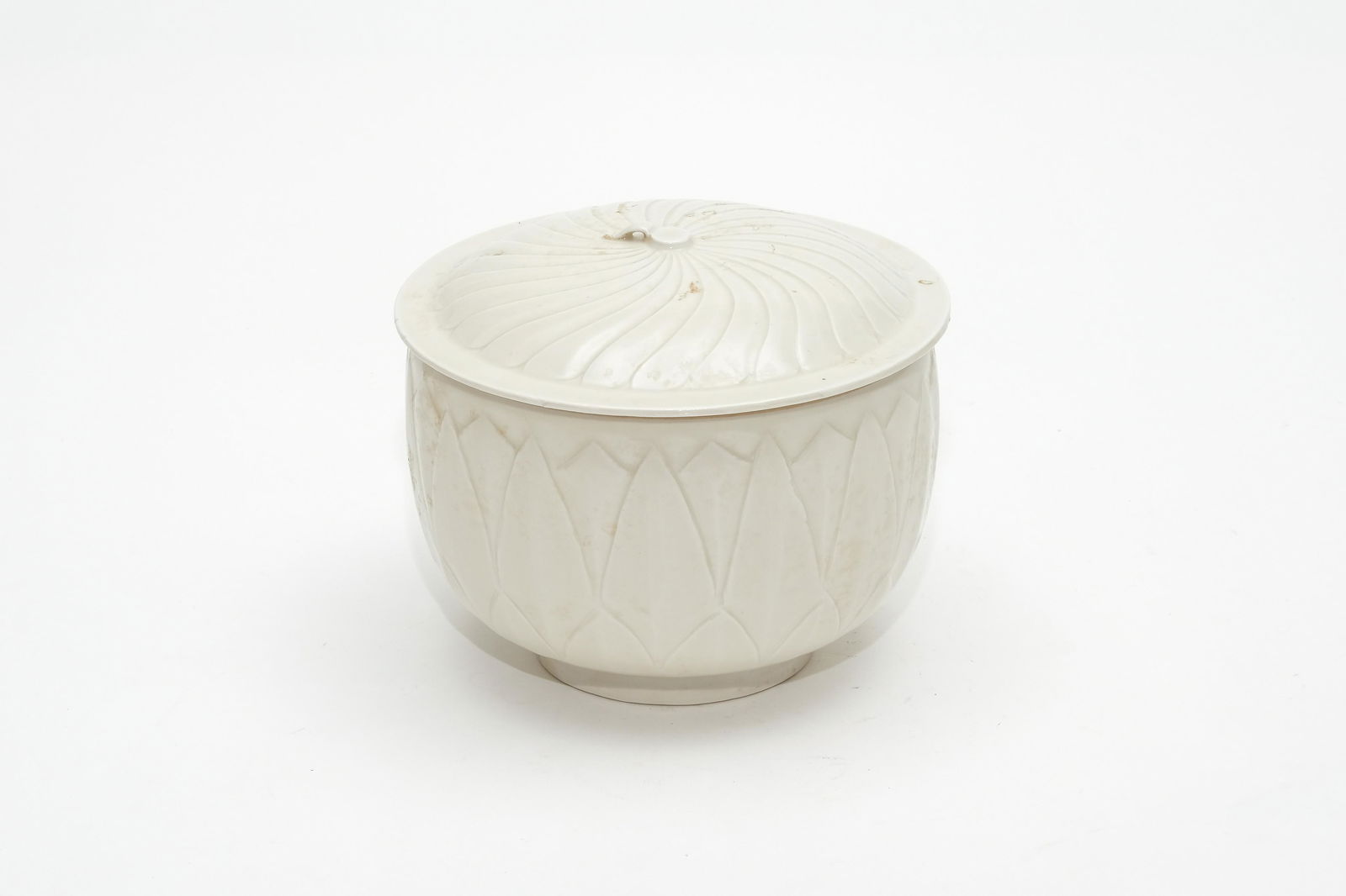 A Ding Ware White Glaze Jar with Lid (1 of 9)