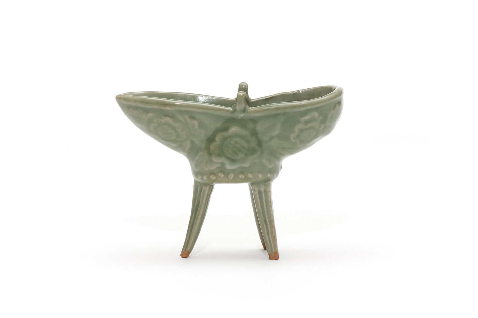 A Longquan Celadon Glazed Jue Cup (1 of 7)