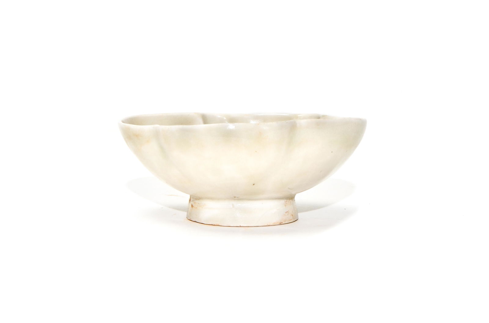 A Xing Ware White Glazed Lobed Cup (1 of 7)