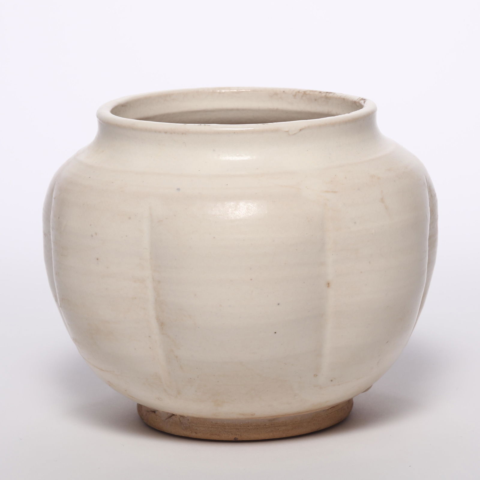A Cizhou Ware White Glazed Melon-Form Jar (1 of 7)