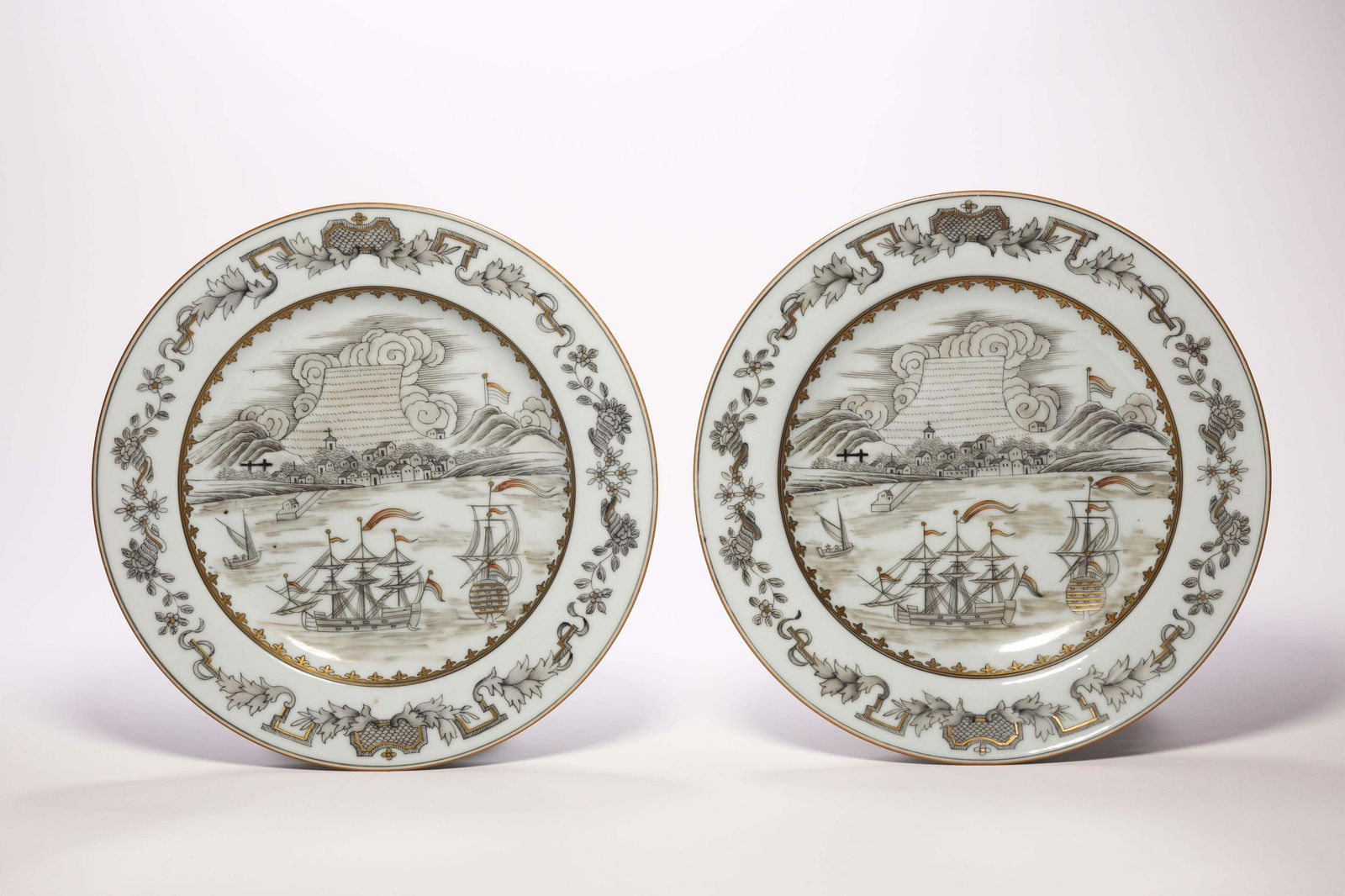 A Pair of Chinese Export Plates (1 of 9)