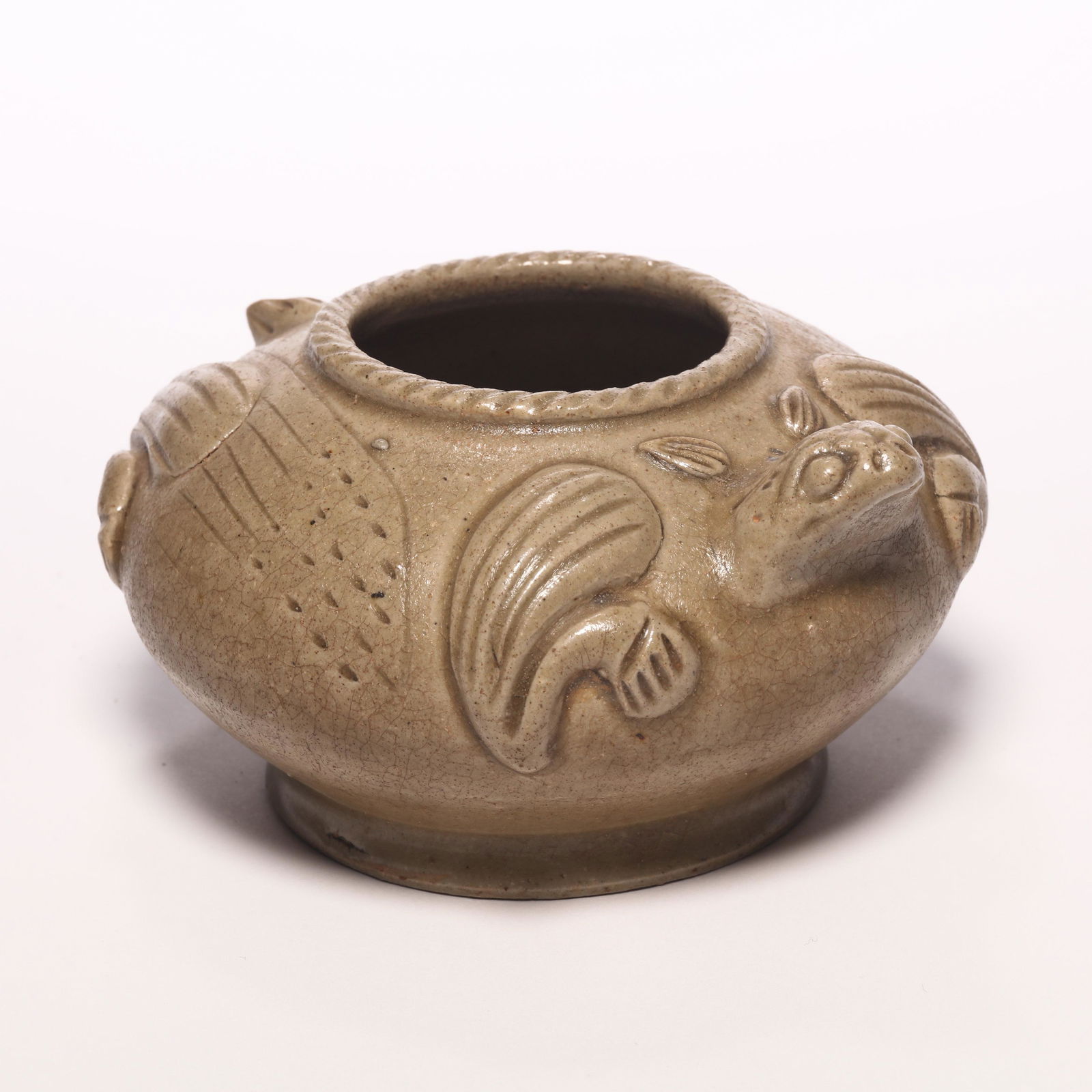A Yue Ware Turtle-Form Water Droplet Pot (1 of 8)