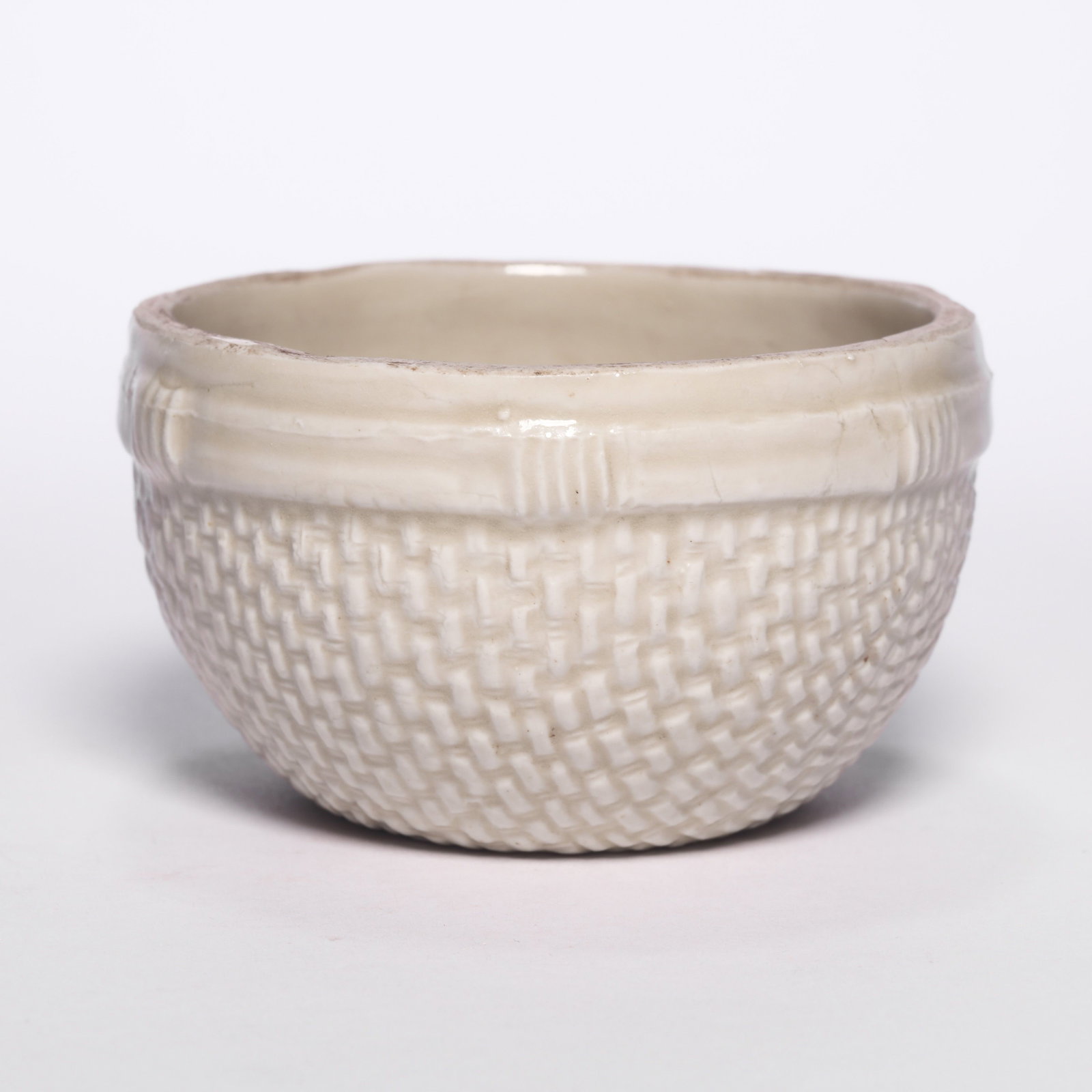 A White Glaze Basket-Form Cup: A White Glaze Basket-Form Cup. H: 1.8 in. (4.5 cm) D: 3.1 in (8 cm)
